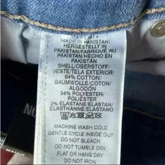 True Religion Maisie Raw-Hem Jean Shorts in Medium Wash Size 29 NWT - Picture 9 of 10